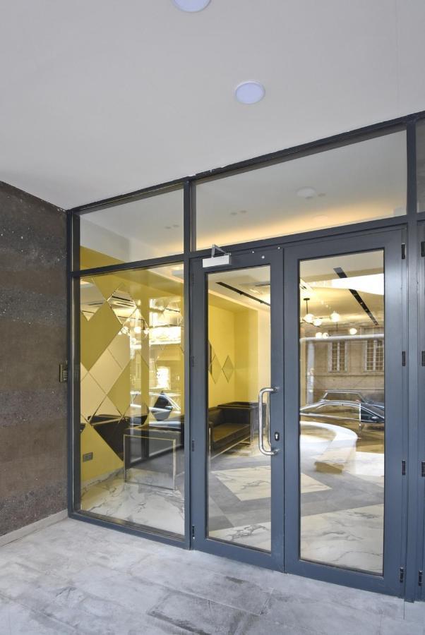 Home4You City Center Apartments 예레반 외부 사진