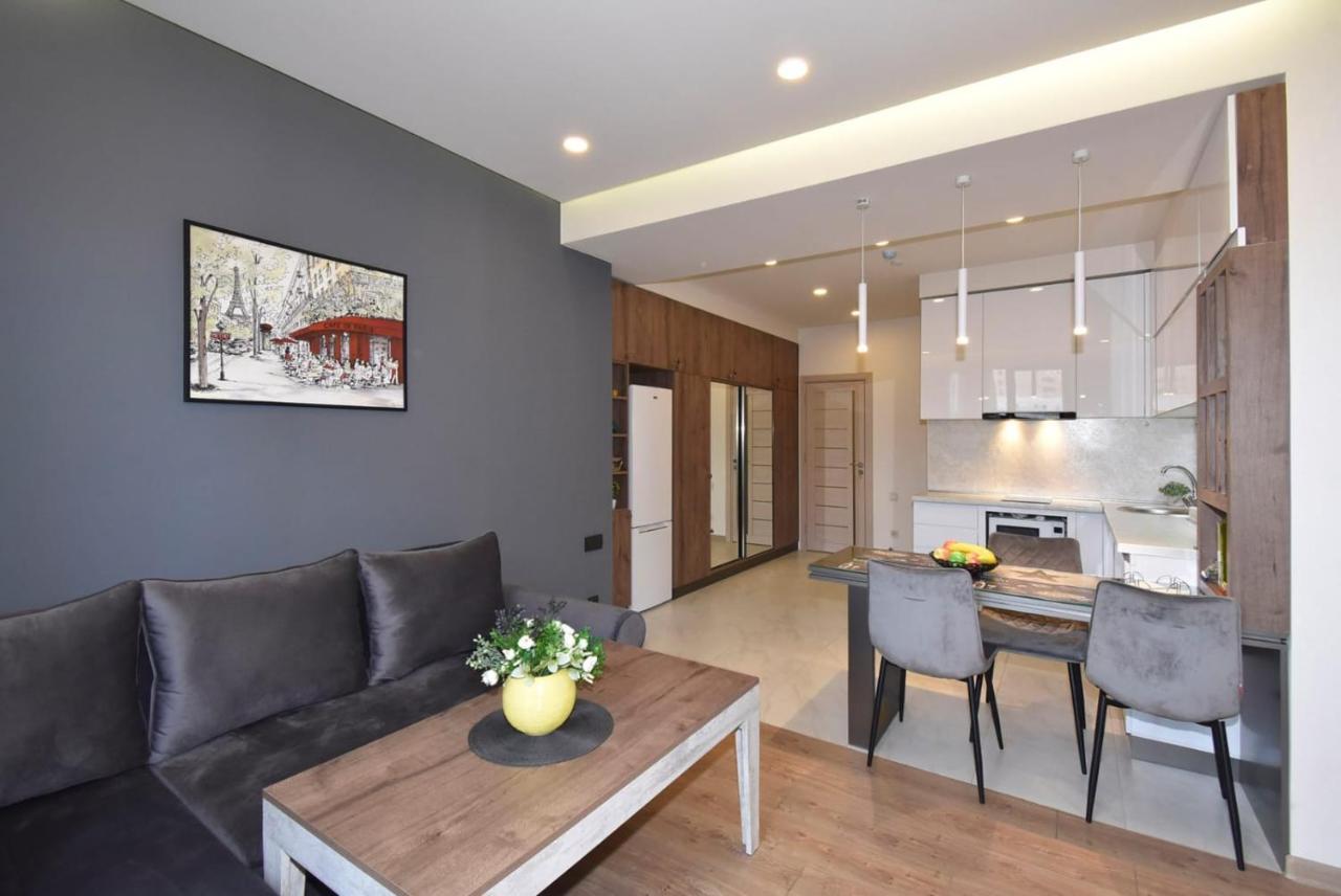 Home4You City Center Apartments 예레반 외부 사진