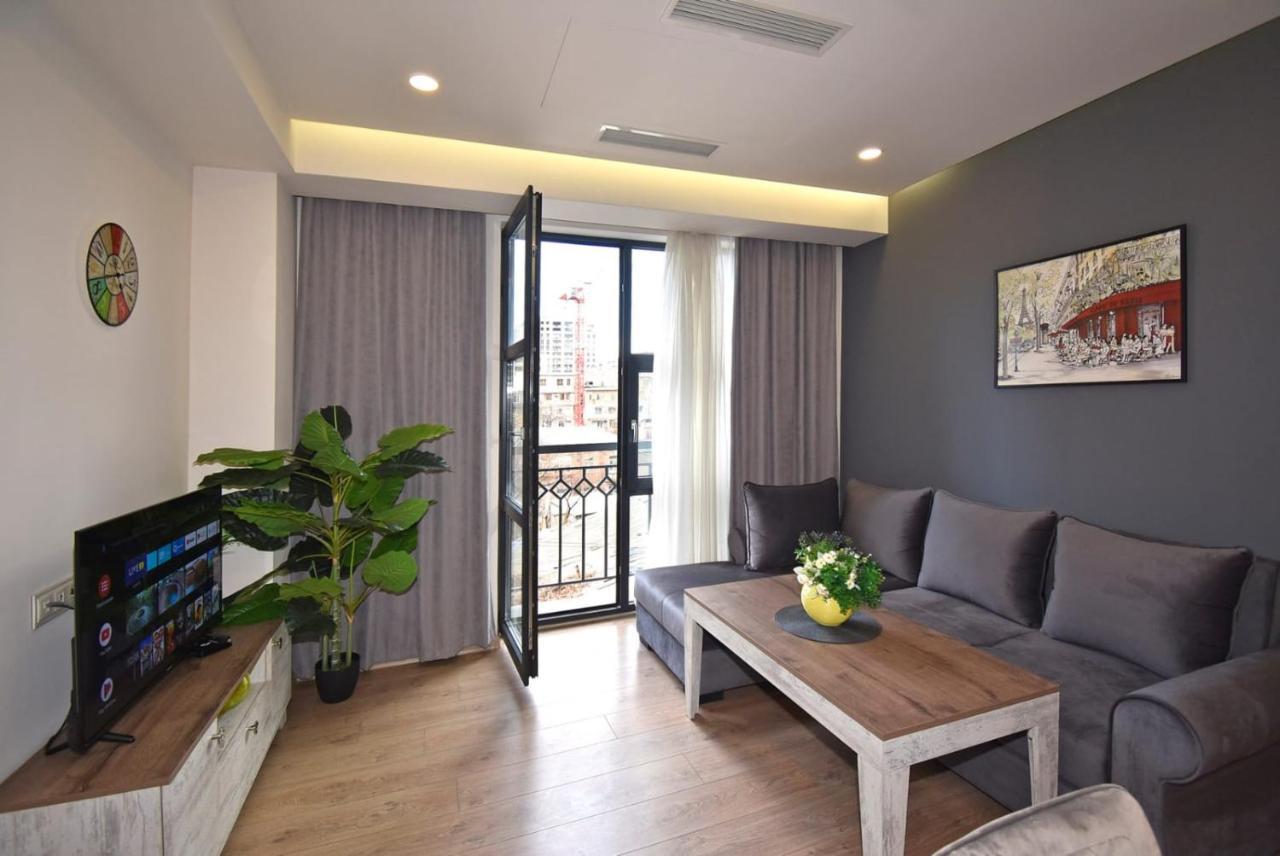 Home4You City Center Apartments 예레반 외부 사진