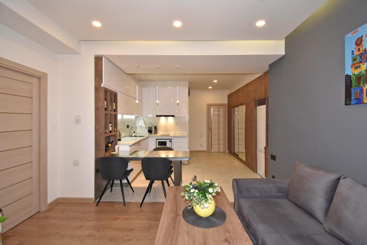 Home4You City Center Apartments 예레반 외부 사진
