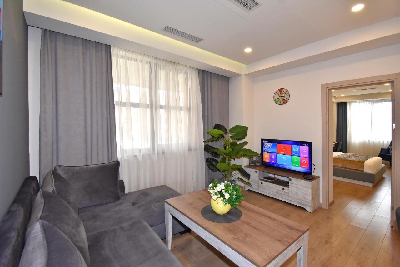Home4You City Center Apartments 예레반 외부 사진