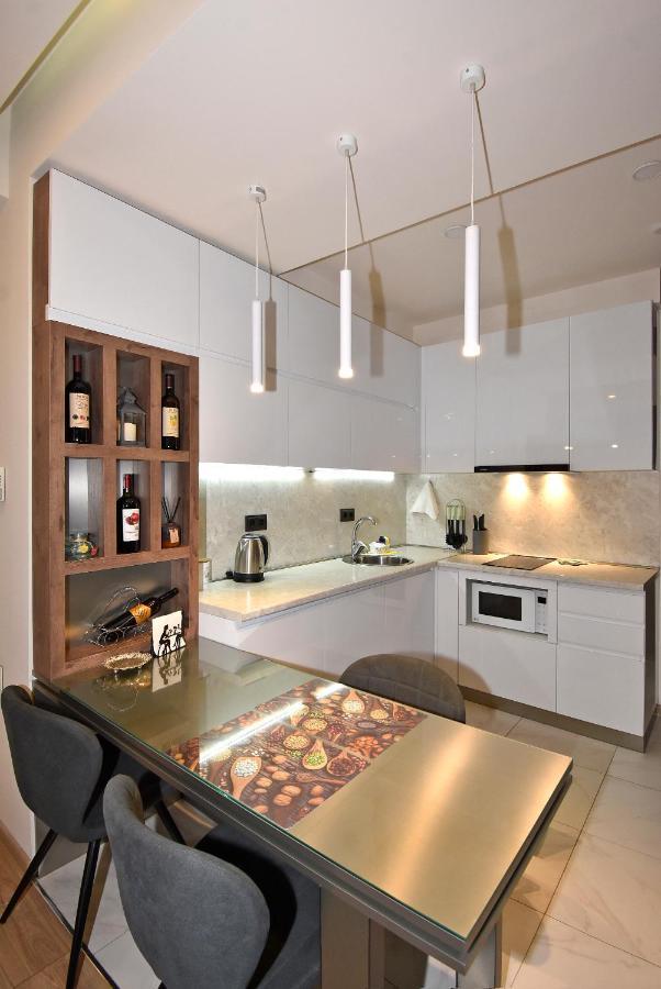 Home4You City Center Apartments 예레반 외부 사진