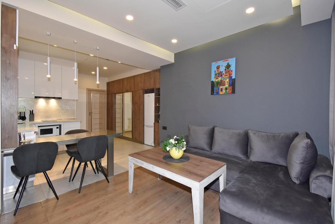 Home4You City Center Apartments 예레반 외부 사진
