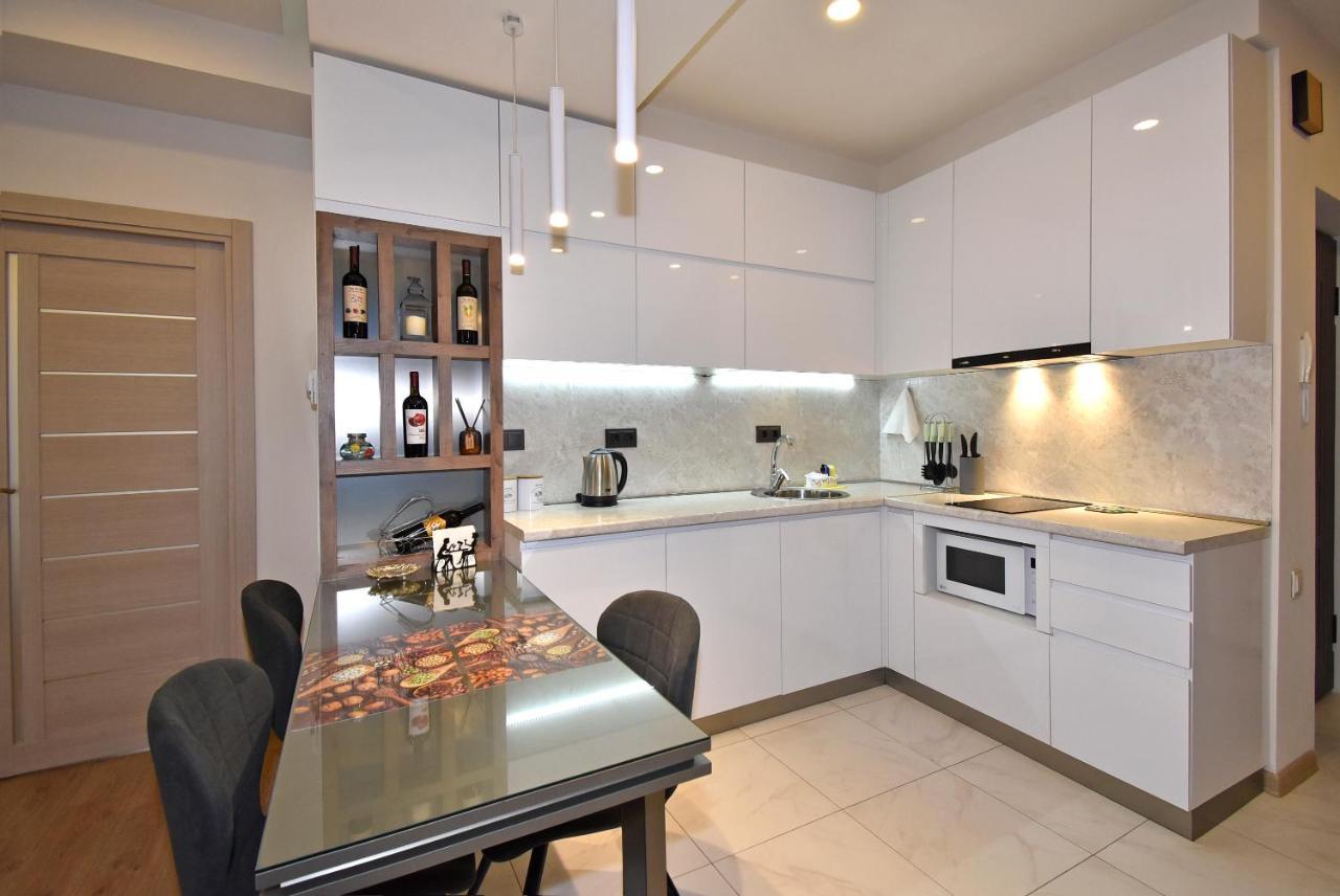 Home4You City Center Apartments 예레반 외부 사진